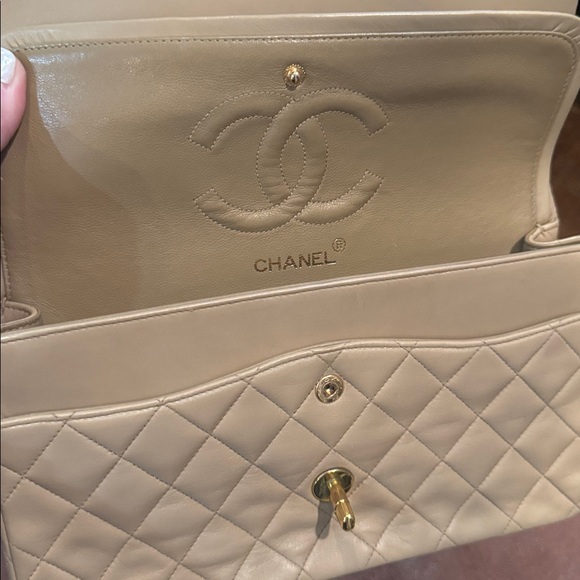 CHANEL vintage Chanel 2.55 10" flap bag made of cream lambskin leather - Picture 4 of 10